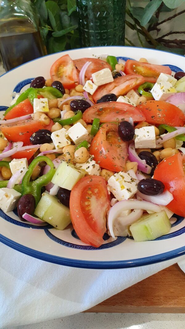 Ensalada griega de garbanzos