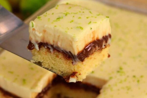 Pastel de mousse de limón con tapa: Receta desmantelamiento en la boca