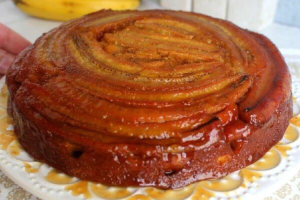 Pastel de plátano caramelizado de la dona Sofía: receta práctica y sabrosa