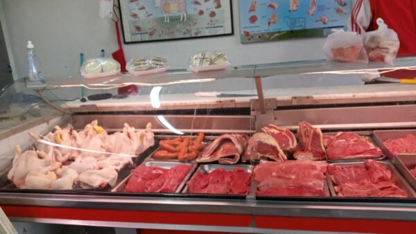 Hicieron la compra mensual en una carnicería y sorprendieron a todos al revelar cuánto gastaron