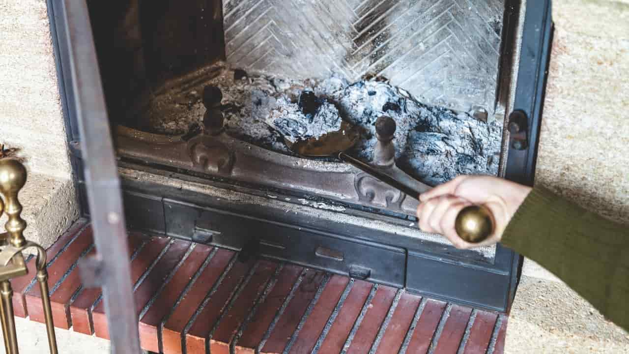 Limpieza de chimeneas, hollín en la ropa.