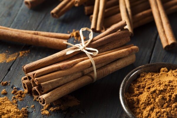 La canela: sus propiedades y los diversos remedios que podemos preparar con ella. ¡Evita las digestiones pesadas con ella!
