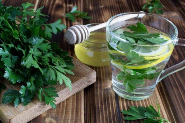 ¿Sabías que el té de perejil es ideal para adelgazar y limpiar tus riñones?